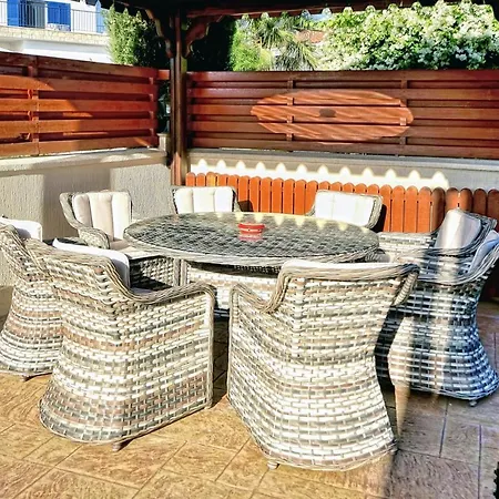 Villa Chronas By Prestige Bookings